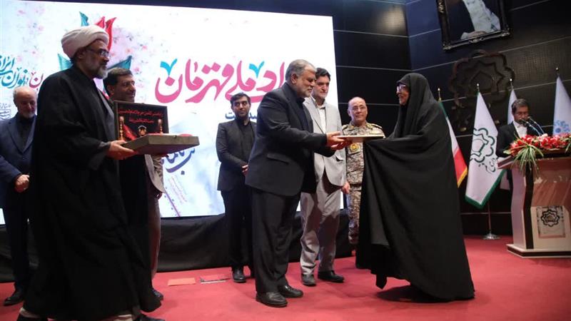 تقریظ مقام معظم رهبری بر کتاب «تب ناتمام» در قم رونمایی شد