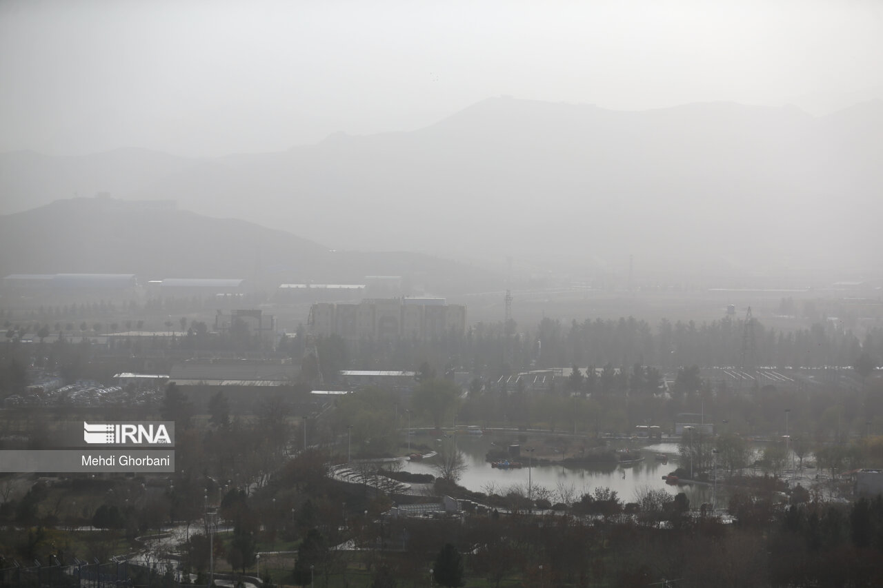 تداوم آلودگی فسیلی برای دوازدهمین روز متوالی نفس مشهد را بند آورد