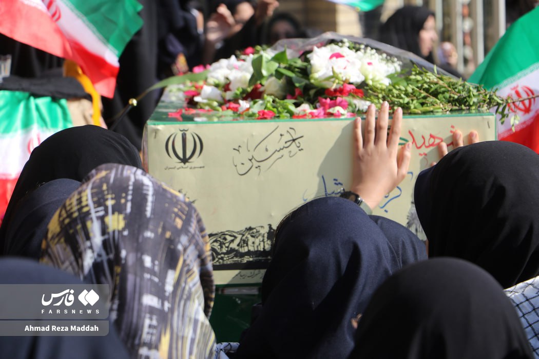 میزبانی دانش‌آموزان شیرازی از شهدای گمنام