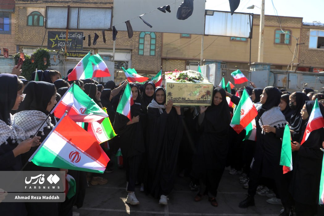 میزبانی دانش‌آموزان شیرازی از شهدای گمنام