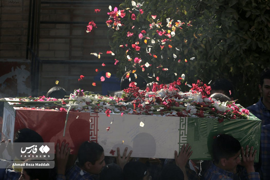 میزبانی دانش‌آموزان شیرازی از شهدای گمنام