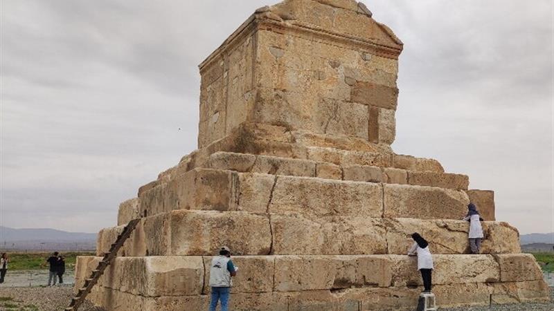 چرا در شهرهای ایران ردّی از «کوروش» و «مهرگان» نیست؟