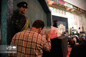 عکس/ وداع با دو شهید گمنام در حرم حضرت معصومه(س)