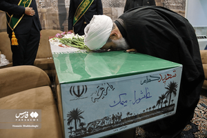 عکس/ وداع با دو شهید گمنام در حرم حضرت معصومه(س)