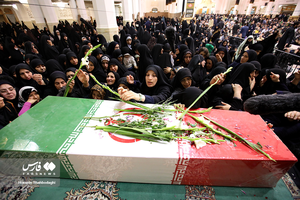 عکس/ وداع با دو شهید گمنام در حرم حضرت معصومه(س)