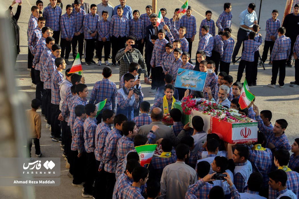میزبانی دانش‌آموزان شیرازی از شهدای گمنام
