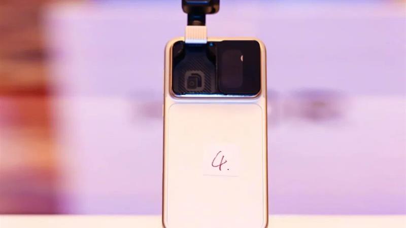 عکس | گوشی هوشمند رباتیک آنر