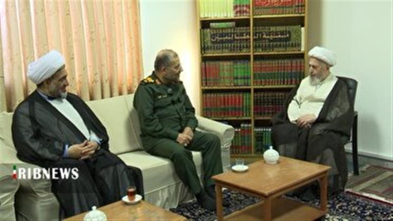 بسیج، مساجد را به پایگاه معارف دینی تبدیل کند