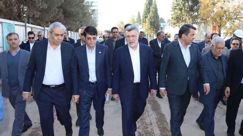 بازدید وزیر بهداشت از روند ساخت بیمارستان شهید سلیمانی کرمان/ وعده حمایت مالی برای تسریع پروژه