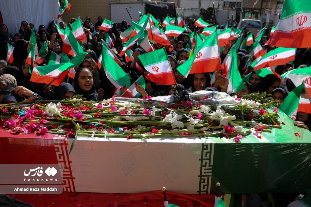 میزبانی دانش‌آموزان شیرازی از شهدای گمنام