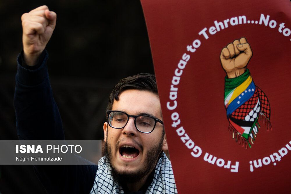 تجمع دانشجویی مقابل دفتر حافظ منافع آمریکا - تهران