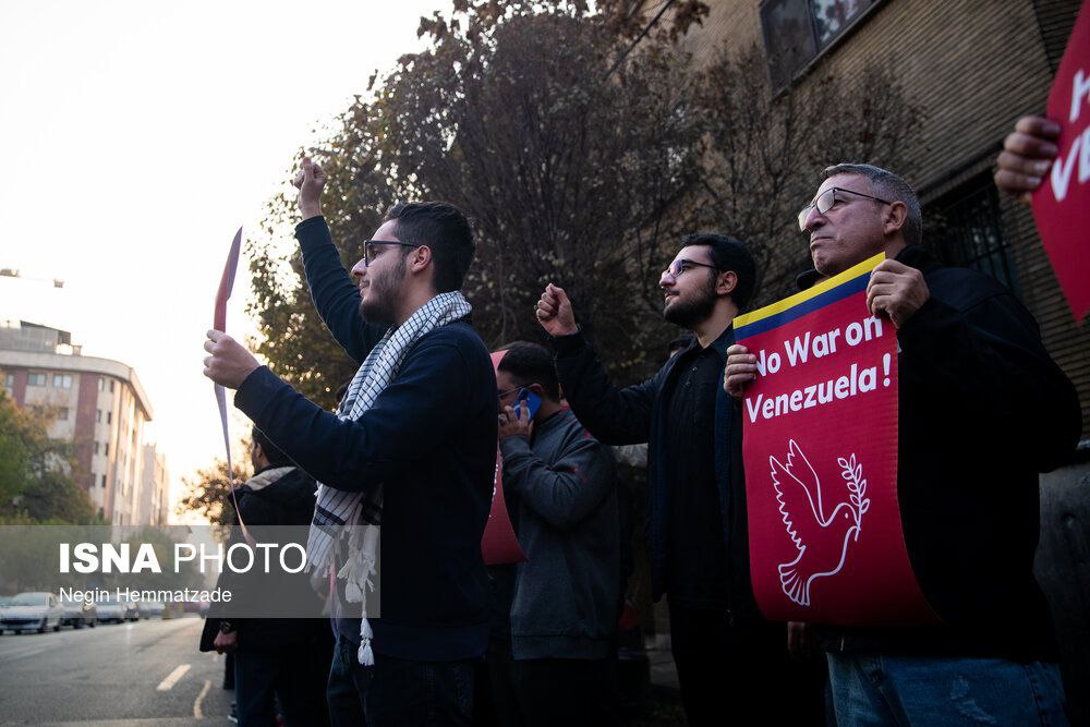 تجمع دانشجویی مقابل دفتر حافظ منافع آمریکا - تهران