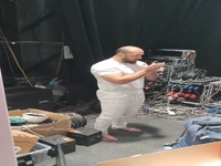 قهرمان جهان و المپیک در حال عبادت پس از فینالیست شدن