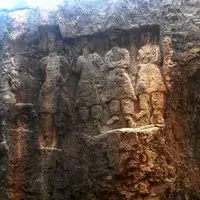 سنگ نگاره ای با شکوه از دوره عیلامیان و اشکانیان 