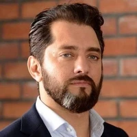 تبریک عاشقانه همسر بهرام رادان در روز مرد