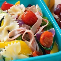 طرز تهیه سالاد پاستا با ژامبون و سبزیجات