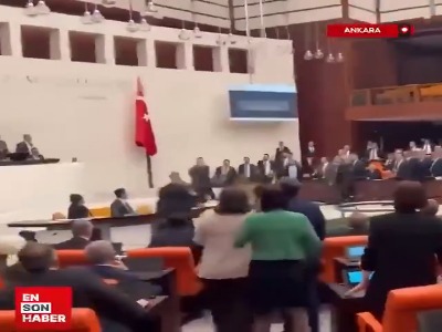 زد و خورد نمایندگان در پارلمان ترکیه