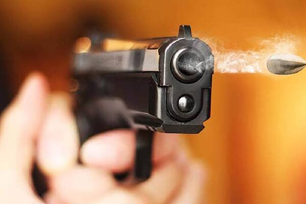 تیراندازی مقابل فرمانداری آبدانان؛ یکی از نیروهای انتظامی مجروح شد