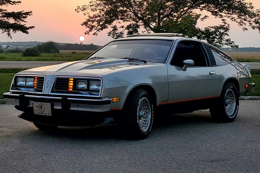 داستان پونتیاک سان‌برد اسپرت، برادر کوچک فایربرد که شکست خورد