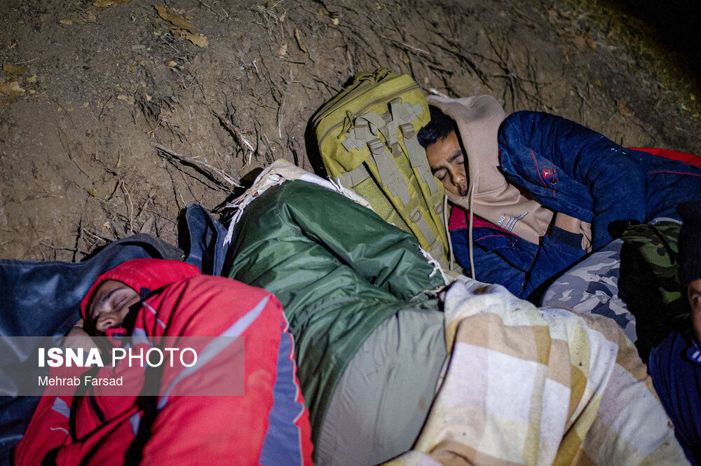 عکس/ عملیات مهار آتشسوزی مناطق کوهستانی روستاهای دلیر و الیت