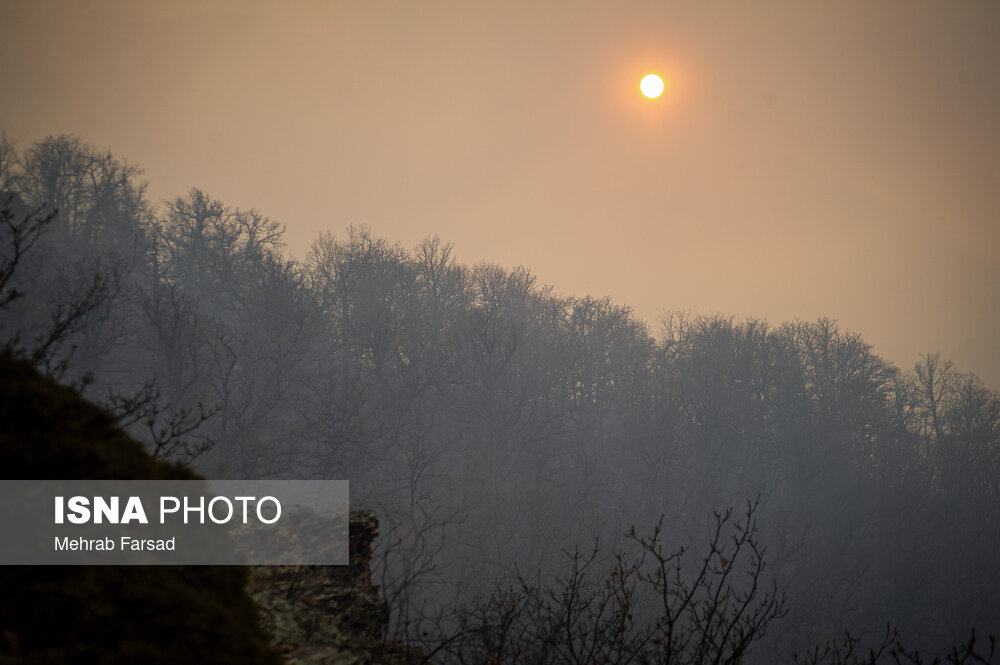 عکس/ عملیات مهار آتشسوزی مناطق کوهستانی روستاهای دلیر و الیت