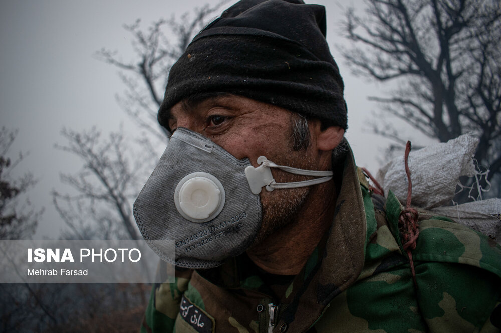 عکس/ عملیات مهار آتشسوزی مناطق کوهستانی روستاهای دلیر و الیت