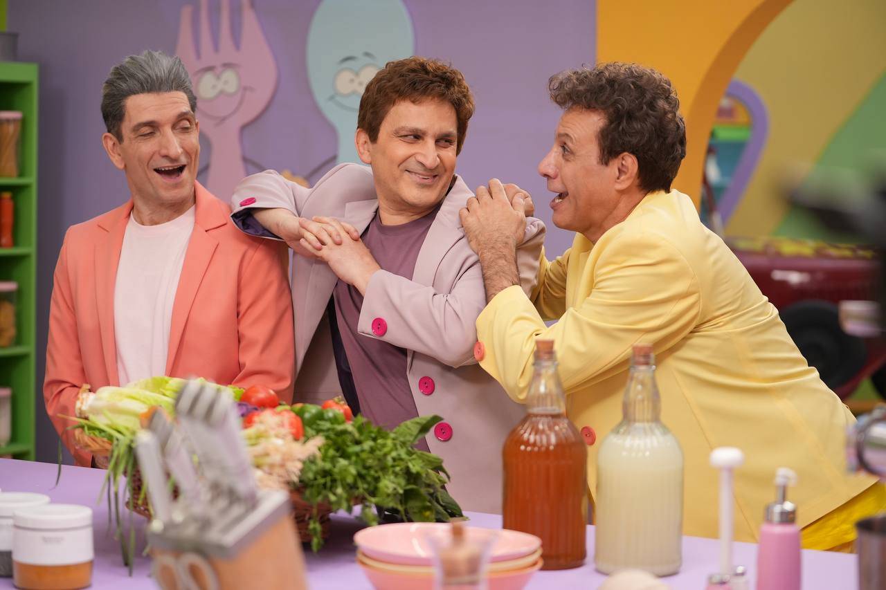 کی این موقع شب قایم موشک بازی می کنه؟