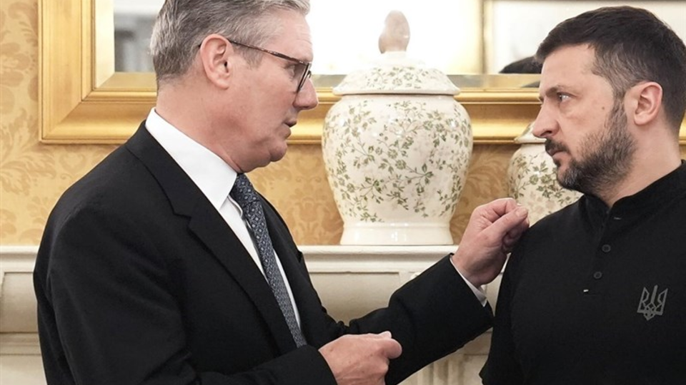 استارمر شیپور جنگ را می‌نوازد