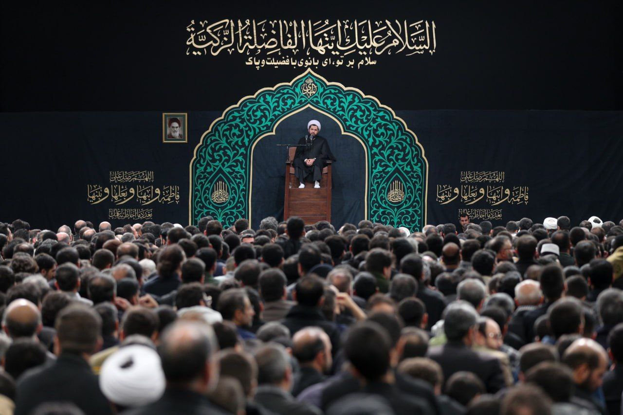 عکس/ اولین شب مراسم عزادارای ایام شهادت حضرت زهرا(س) با حضور رهبر انقلاب اسلامی