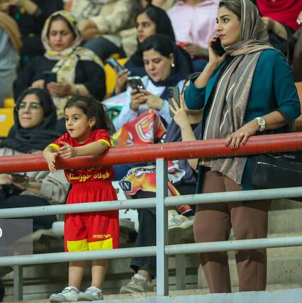 استقبال پرشور دختران خوزستانی از شهرآور فوتبال در اهواز