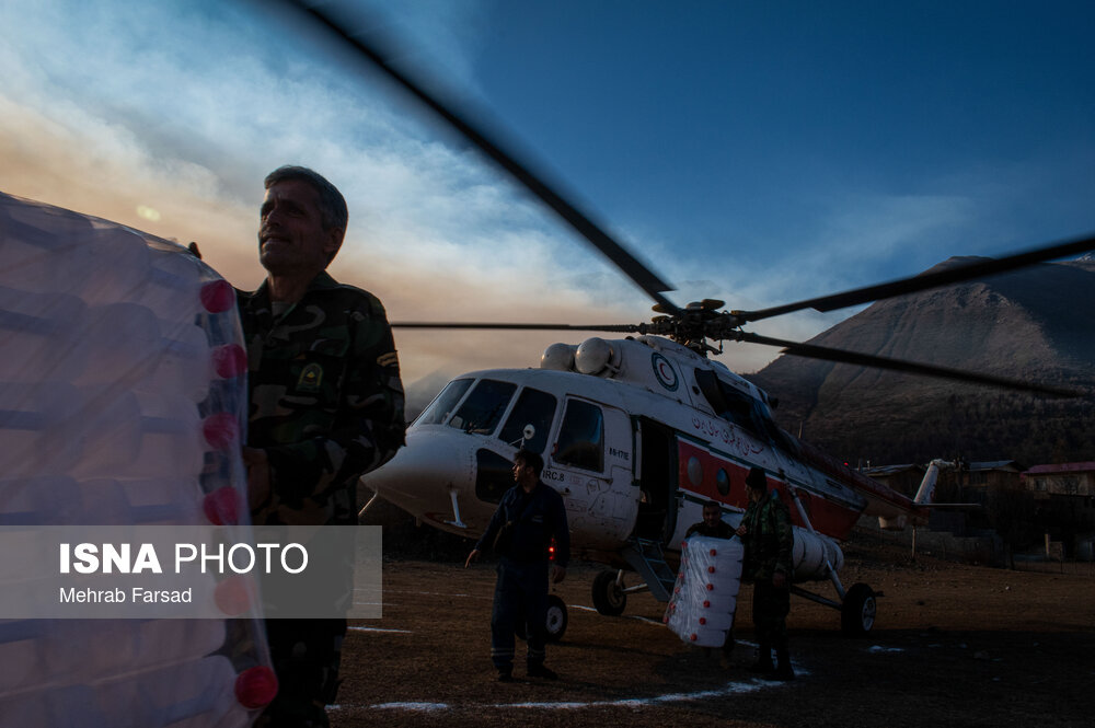 عکس/ عملیات مهار آتشسوزی مناطق کوهستانی روستاهای دلیر و الیت