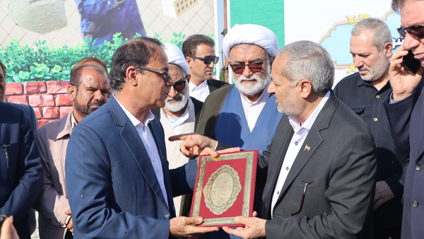 کلنگزنی مدرسه ۱۲ کلاسه در کنگان با حضور وزیر آموزشوپرورش