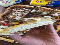 پیتزا قارچ و گوشت داریم بایه خمیر جادویی