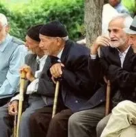 این گروه از بازنشستگان دو مستمری دریافت میکنند