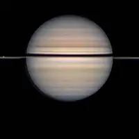 گذر قمرهای یخی از برابر حلقههای زحل