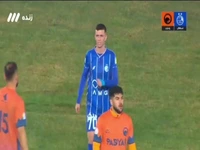 وقتی وحید رحیمی در پایان دیدار استقلال و پادیاب از یاسر آسانی پیراهنش را درخواست کرد