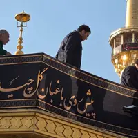  نصب کتیبه های شهادت حضرت زهرا(س) در حرم مطهر رضوی