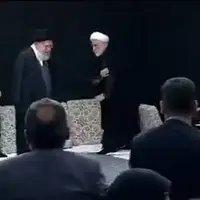 لحظه ورود رهبر انقلاب به دومین شب مراسم عزاداری حضرت زهرا(س) در حسینیه امام خمینی(ره)