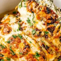 طرز تهیه چیکن کسترول؛ یک غذای خوشمزه و شیک برای مهمانی