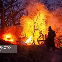 عکس/ عملیات مهار آتش‌سوزی مناطق کوهستانی روستاهای دلیر و الیت