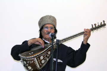 عکس/ درگذشت «عاشیق دهقان»؛ آخرین نغمه قوپوز کهنه‌ساز ارومیه