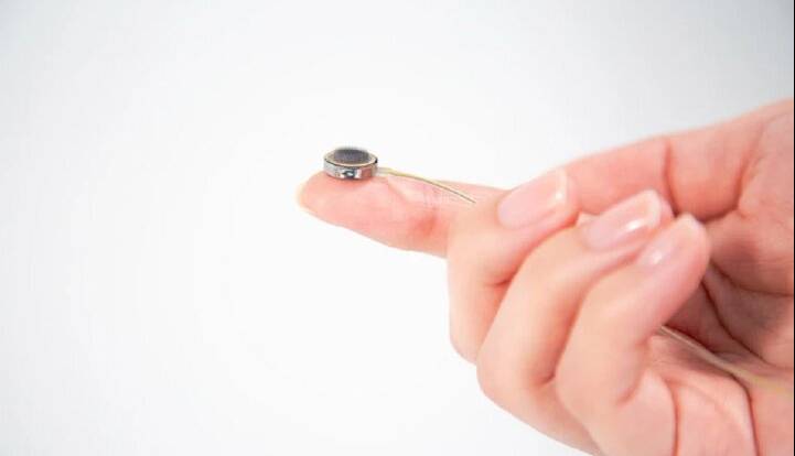 ایمپلنت مغزیِ رقیب نورالینک، وارد فاز آزمایشهای بالینی شد