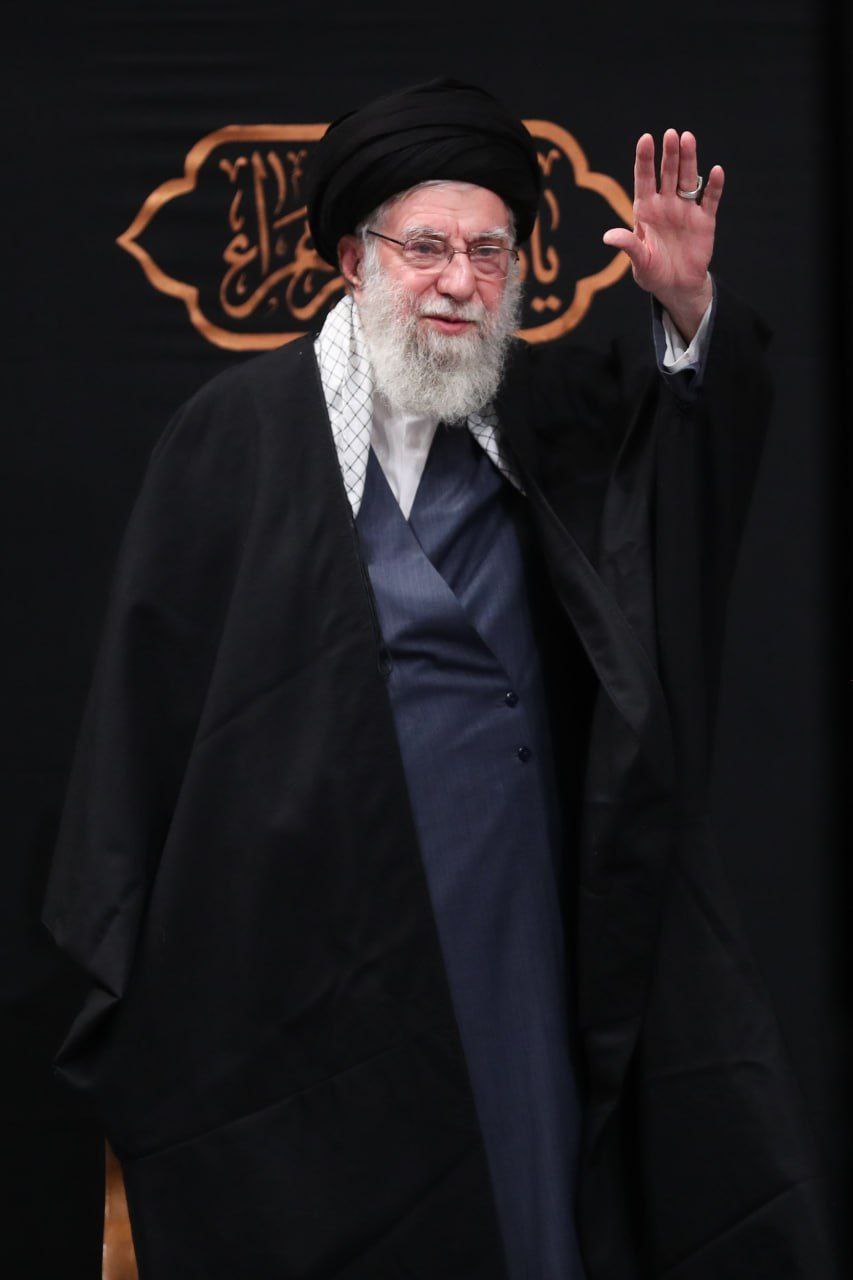 عکس/ اولین شب مراسم عزادارای ایام شهادت حضرت زهرا(س) با حضور رهبر انقلاب اسلامی