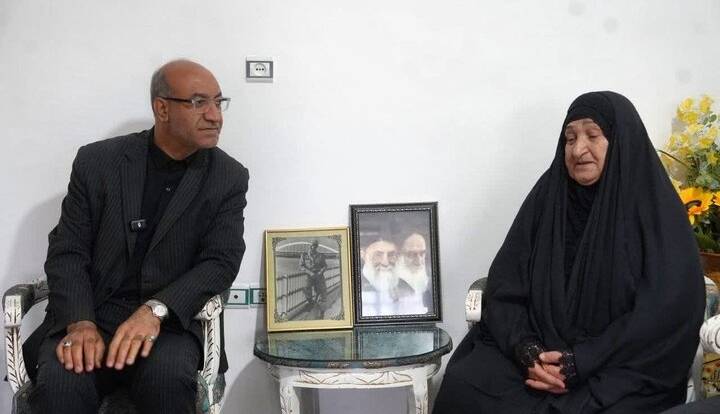 استاندار کرمانشاه با خانواده شهید میرپور دیدار کرد