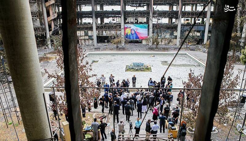 صدا و سیما به بازدیدکنندگان، قطعاتی بازمانده از ساختمان شیشه‌ای هدیه می‌دهد