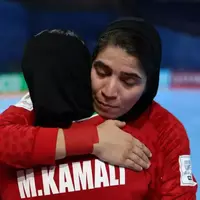 اشک‌های مهسا، صحبت‌های گزارشگر و آغوش الهام!