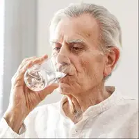 چرا بدن سالمندان نباید کم‌آب شود؟