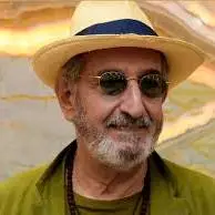 فرهاد آئیش: از بیست سالگی ام نشده است که به مرگ فکر نکرده باشم 