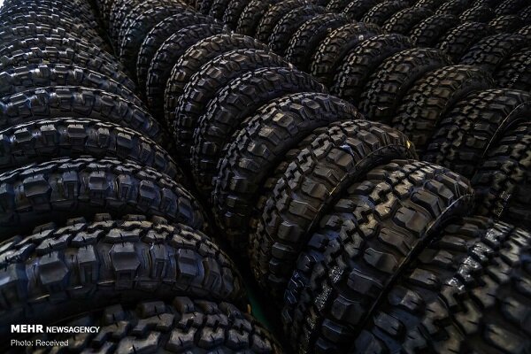 محموله ۸ میلیاردی لاستیک خودروی قاچاق در بندرعباس کشف شد