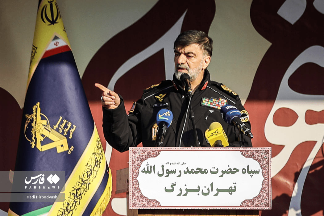 عکس/تشییع پیکرهای مطهر ۱۰۰ شهید گمنام دفاع مقدس در تهران